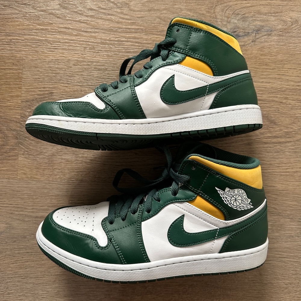 Air Jordan 1 Mid Noble Green/Pollen-white shoes. 9.5